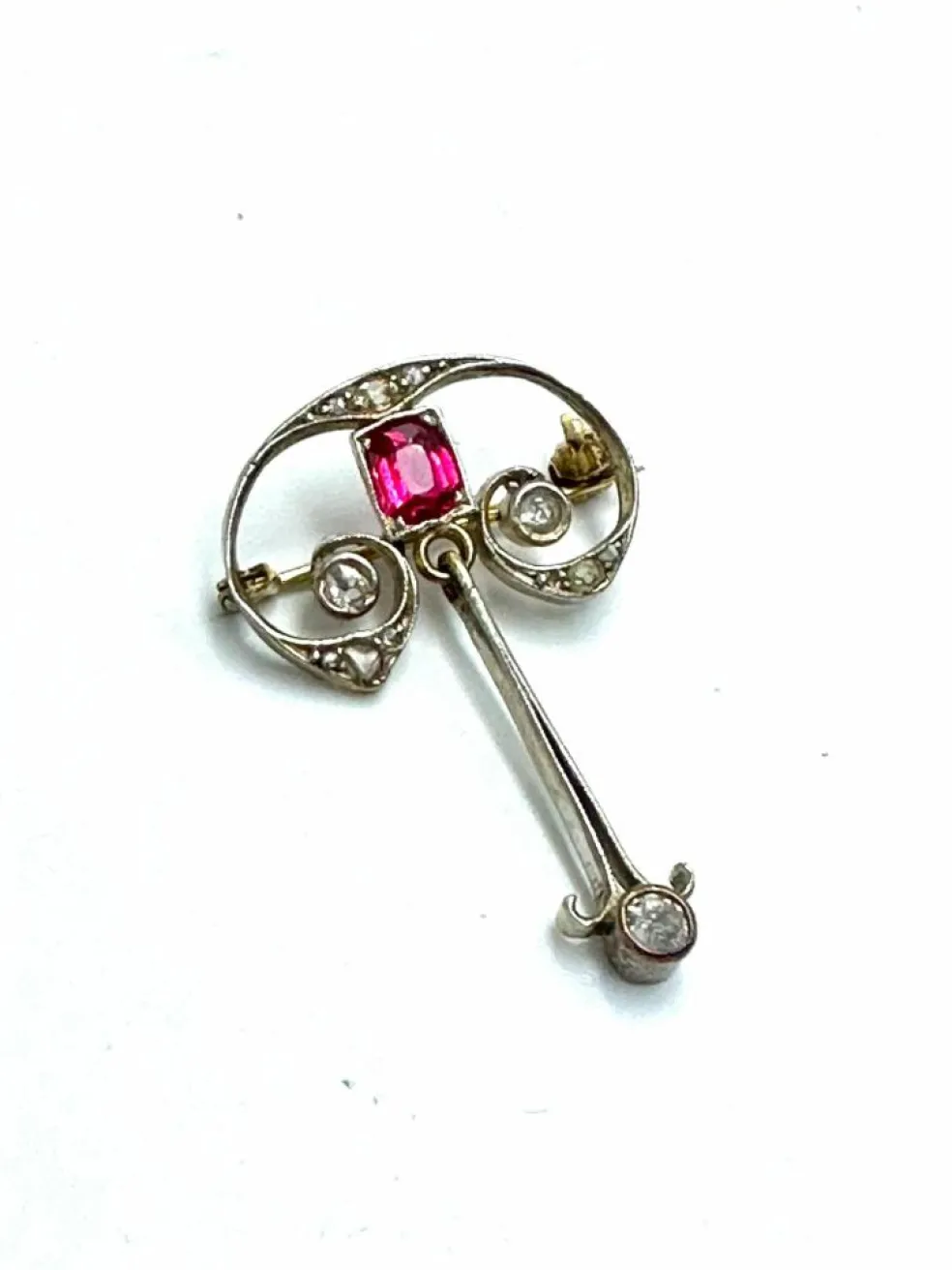 Pendentif Art nouveau, rubis et diamants