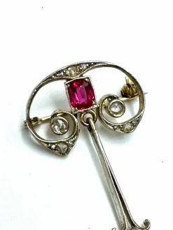 Pendentif Art nouveau, rubis et diamants
