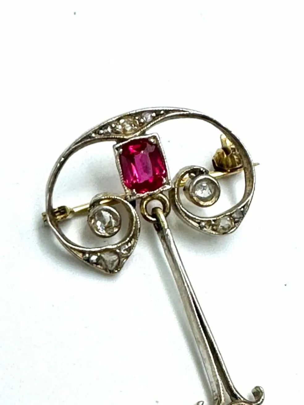 Pendentif Art nouveau, rubis et diamants
