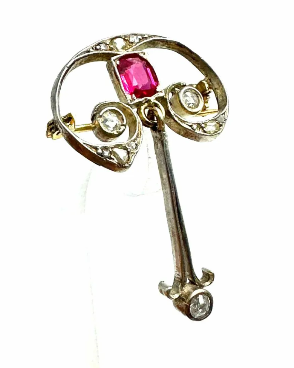 Pendentif Art nouveau, rubis et diamants