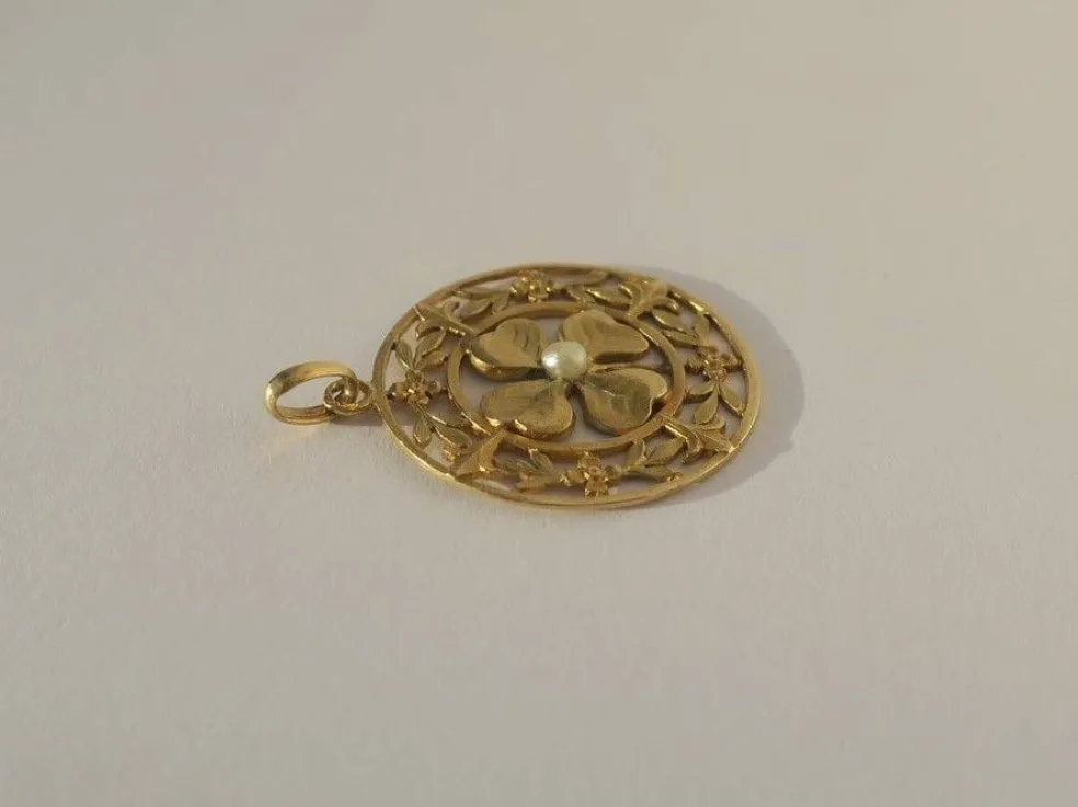 Pendentif Art Nouveau trèfle chance or