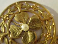 Pendentif Art Nouveau trèfle chance or