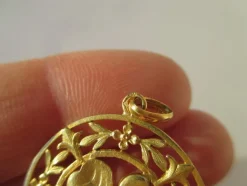 Pendentif Art Nouveau trèfle chance or