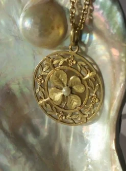 Pendentif Art Nouveau trèfle chance or