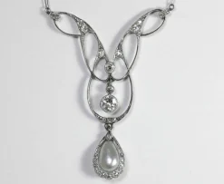 Pendentif Belle Époque en platine, perle fine et brillants