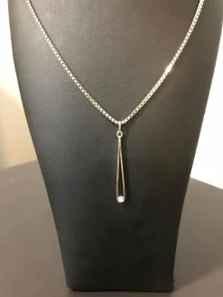 Pendentif brucelle or blanc et diamant