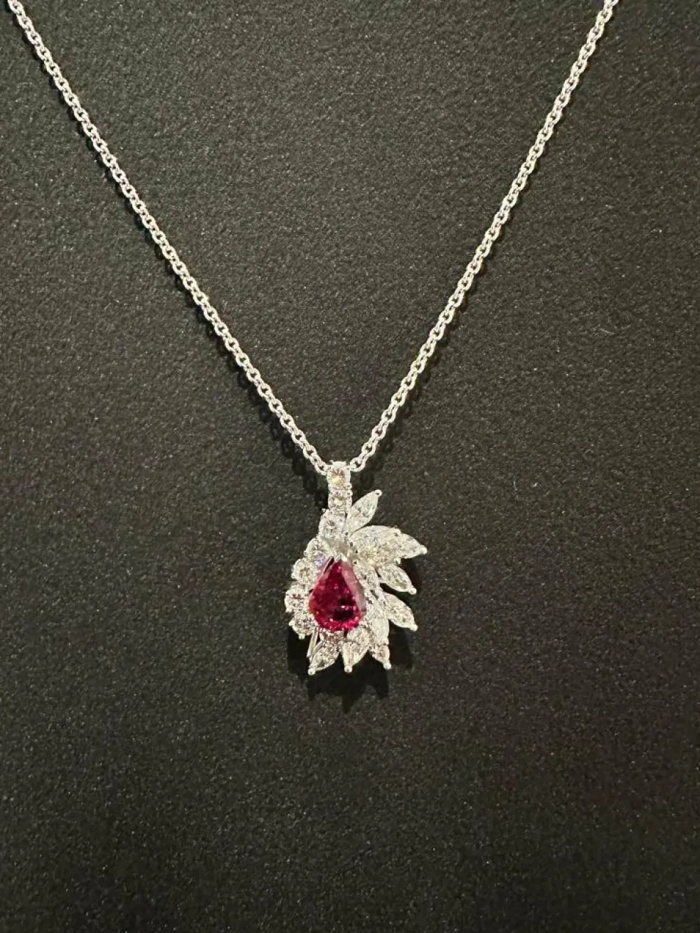 Pendentif Cccktail or blanc rubis et diamants