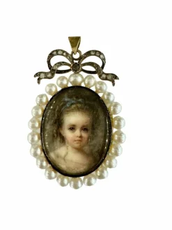Pendentif Cecile Villeneuve - Portrait De Yolande De Luynes à l'âge De 2 Ans