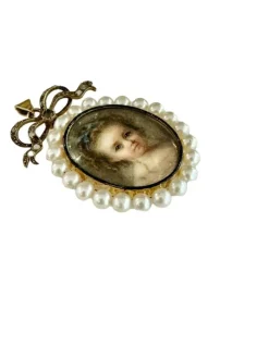 Pendentif Cecile Villeneuve - Portrait De Yolande De Luynes à l'âge De 2 Ans