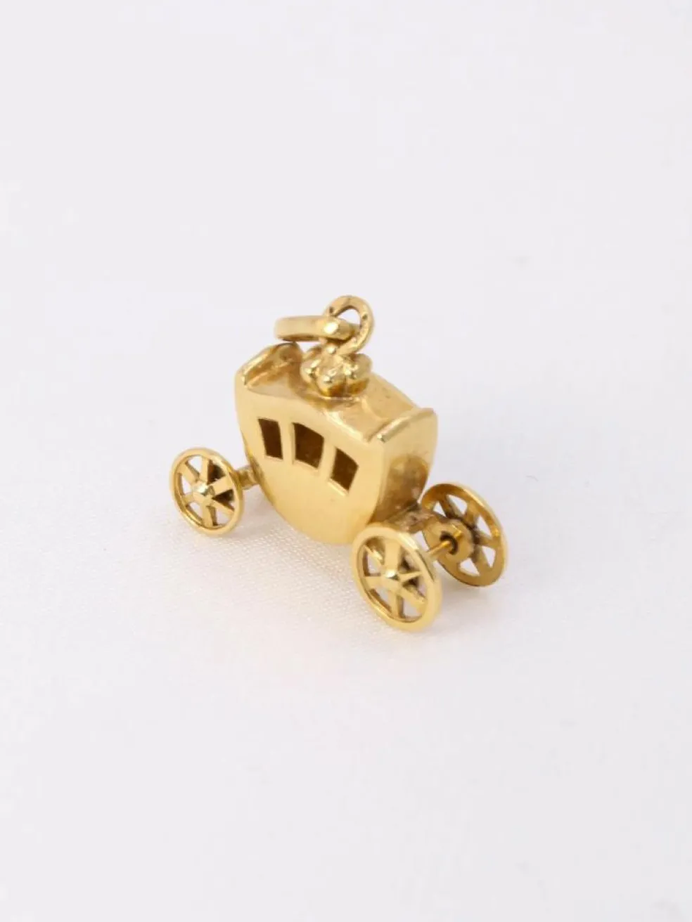 Pendentif charms carrosse vintage or jaune