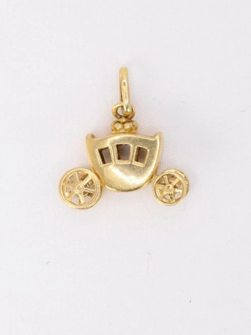 Pendentif charms carrosse vintage or jaune