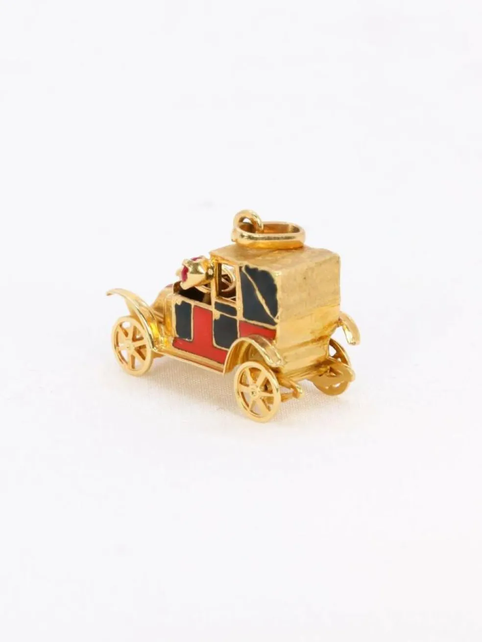 Pendentif charms vintage voiture ancienne or jaune rubis email