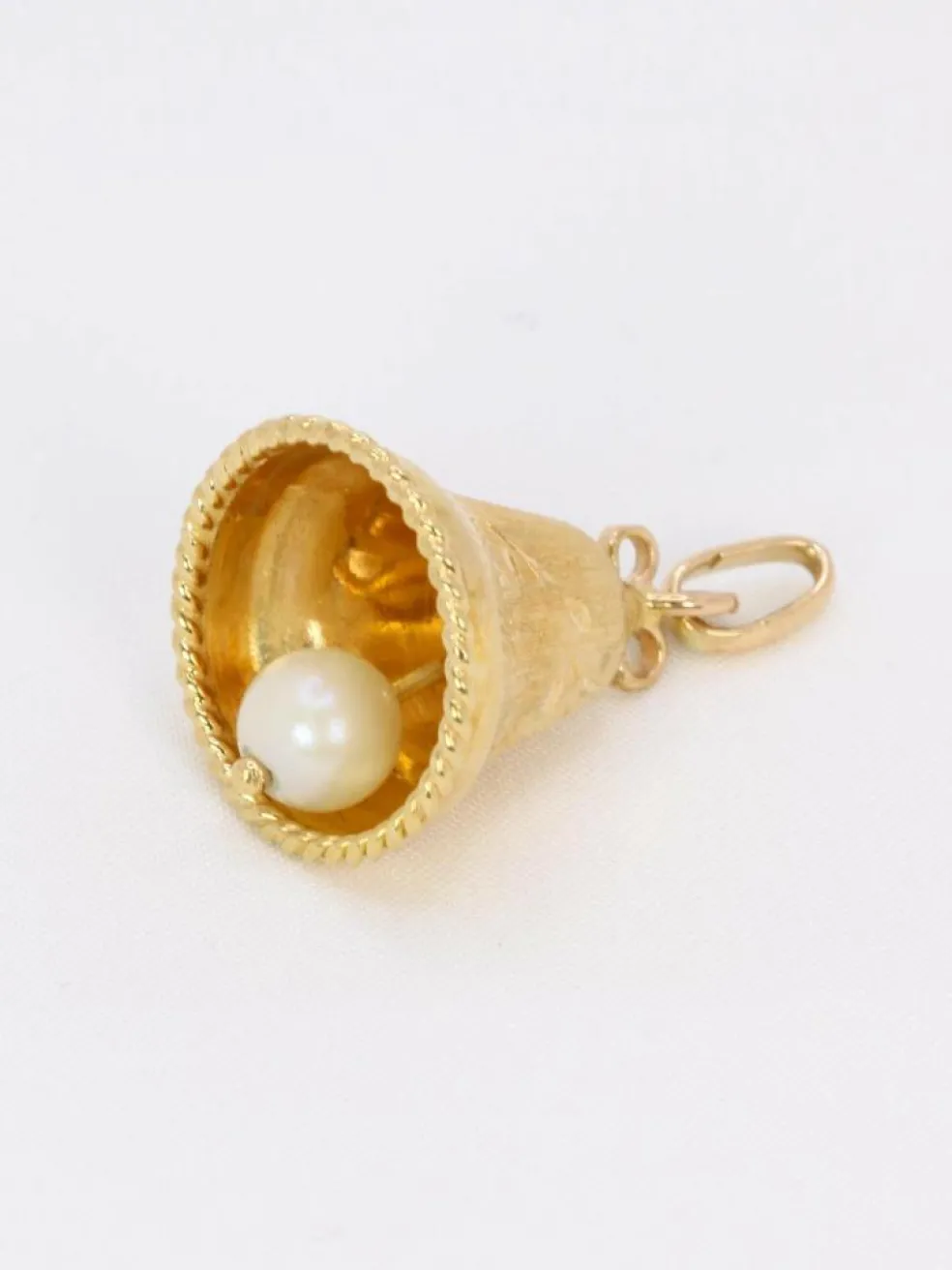 Pendentif charms vintage cloche or jaune perle
