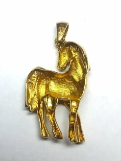 Pendentif cheval en or jaune et blanc