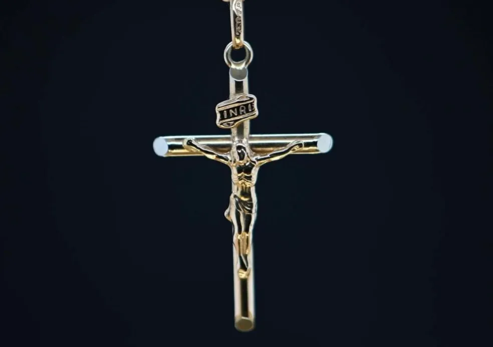Pendentif Christ en Croix en or 18 carats
