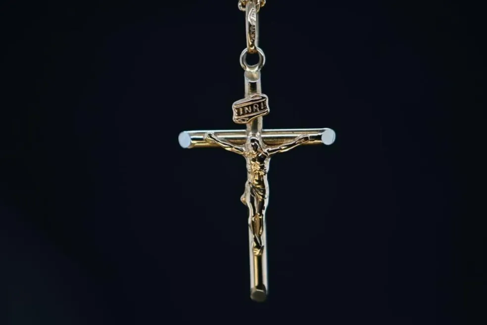 Pendentif Christ en Croix en or 18 carats