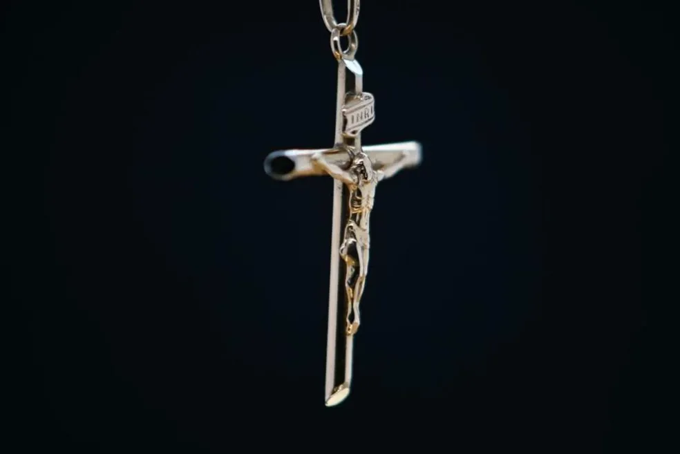Pendentif Christ en Croix en or 18 carats