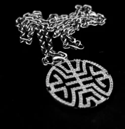 Pendentif Circulaire Onyx et Diamants, Chaîne en Or Blanc