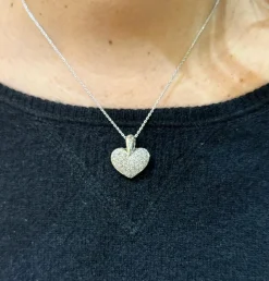 Pendentif coeur en or blanc 18 carats et diamants