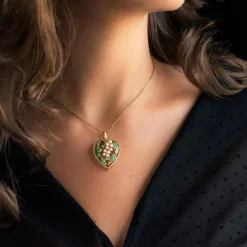 Pendentif coeur perles et émail