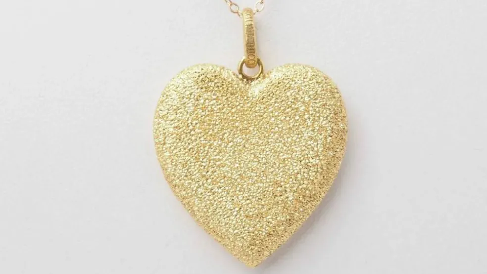 Pendentif Coeur sablé de Carolina BUCCI en or jaune