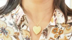 Pendentif Coeur sablé de Carolina BUCCI en or jaune