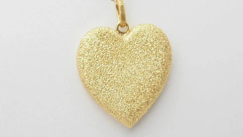 Pendentif Coeur sablé de Carolina BUCCI en or jaune
