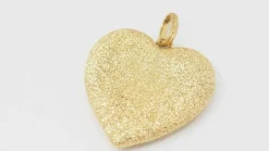 Pendentif Coeur sablé de Carolina BUCCI en or jaune