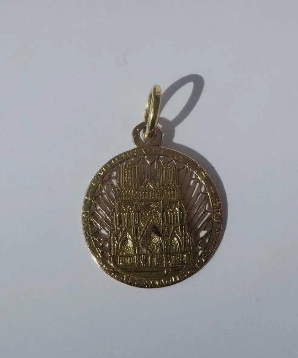 Pendentif commémoratif Cathédrale de Reims en or