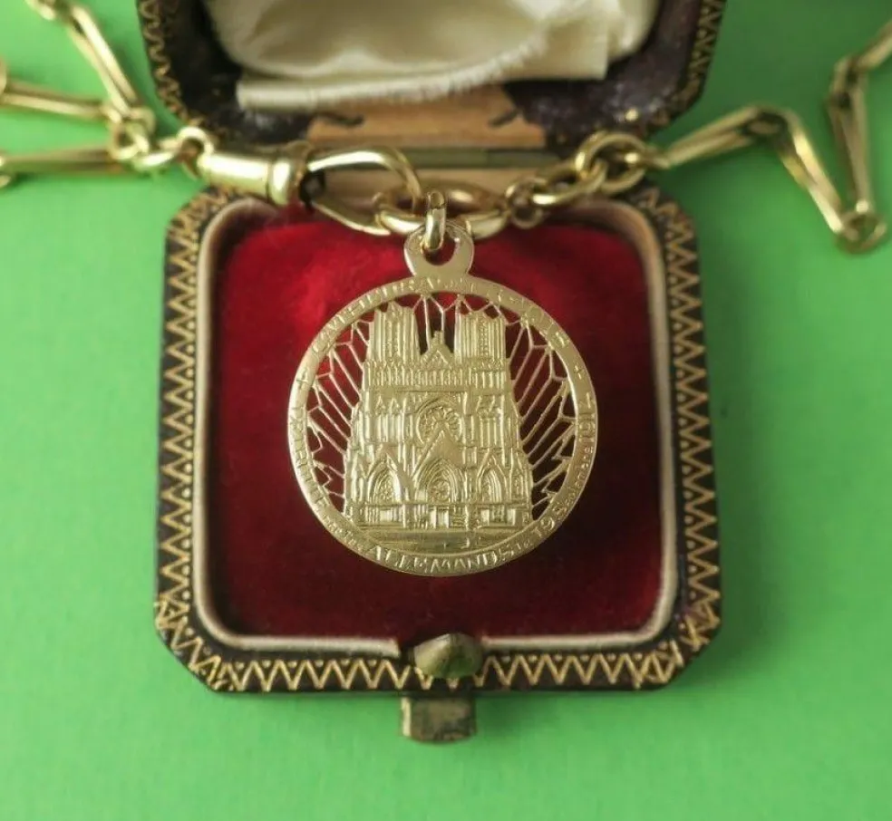 Pendentif commémoratif Cathédrale de Reims en or