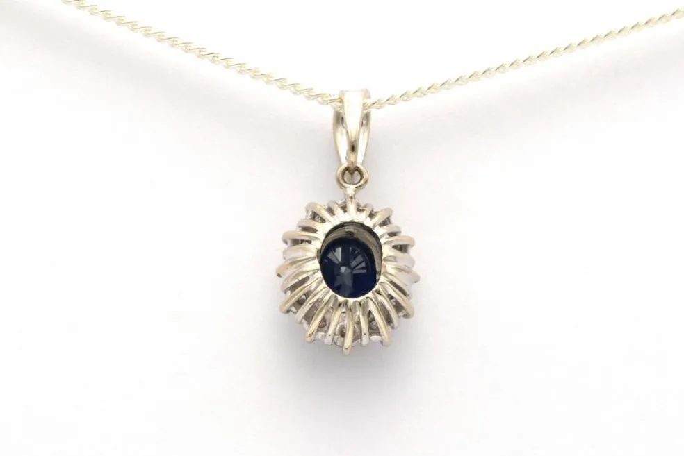 Pendentif contemporain en or blanc 18 carats serti d'un saphir et de diamants "taille" brillant (+-0.3ct)