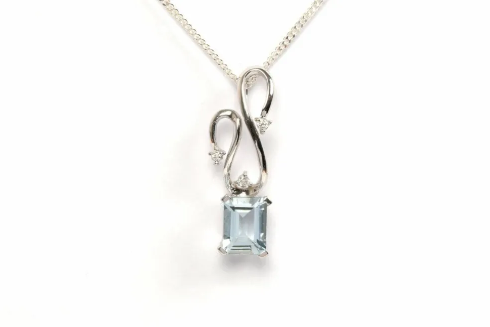 Pendentif contemporain or blanc, aigue-marine, diamants