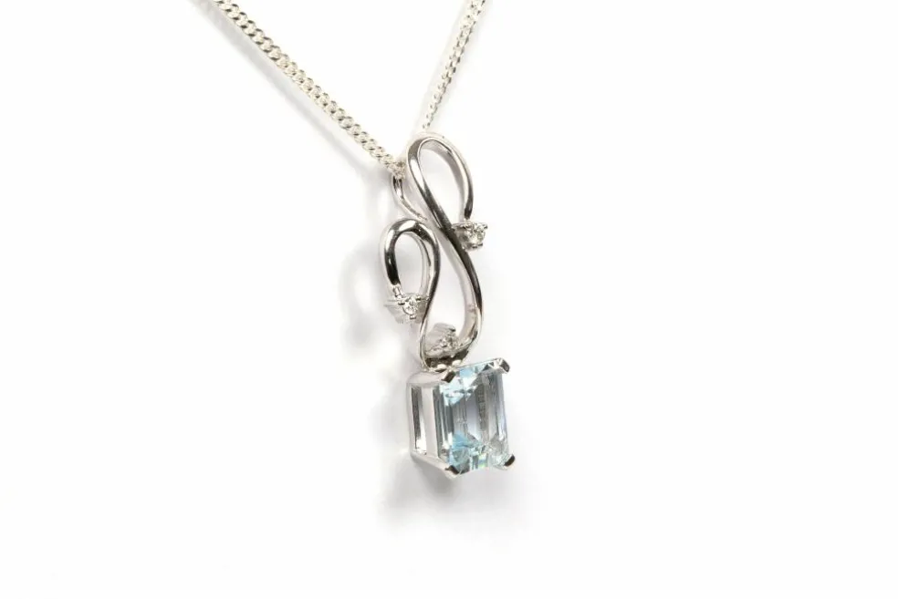 Pendentif contemporain or blanc, aigue-marine, diamants