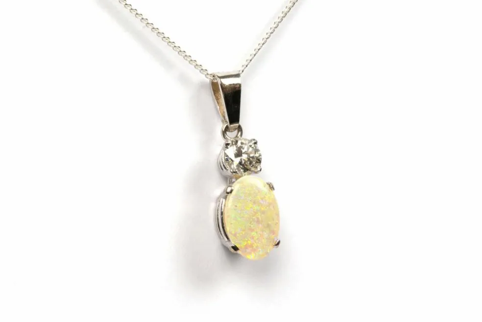 Pendentif contemporain or blanc, opale et diamant