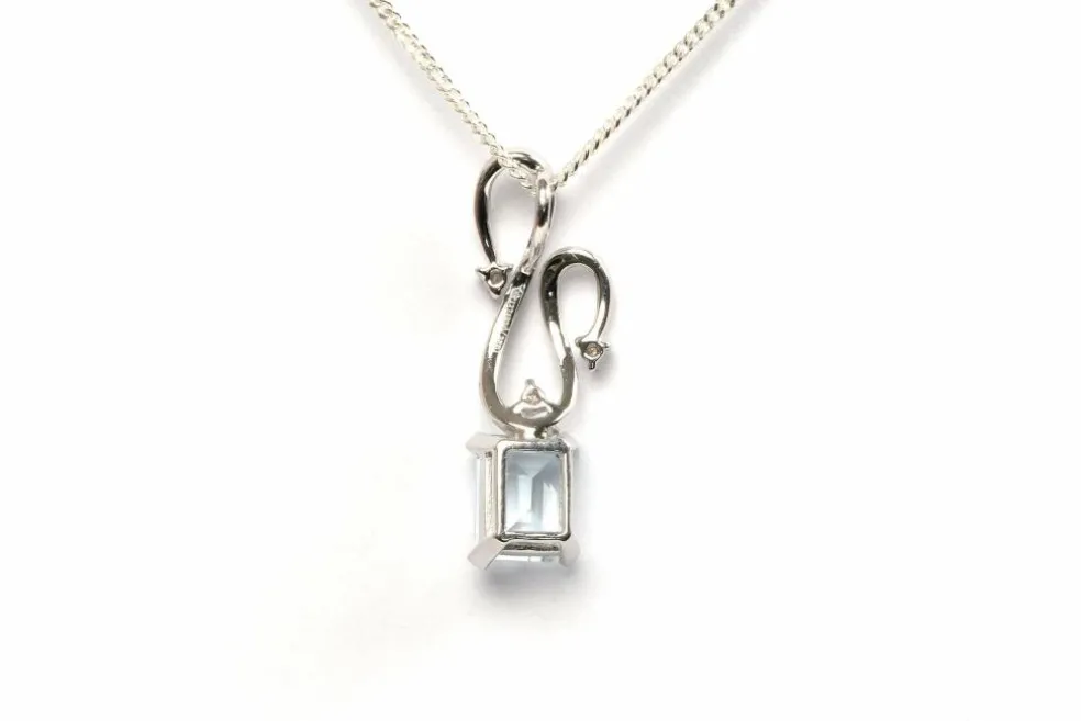 Pendentif contemporain or blanc, aigue-marine, diamants