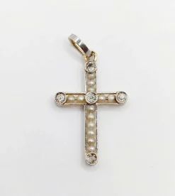 Pendentif croix Art Déco or, diamant taille ancienne, diamant taille roses et perles (circa 1920)