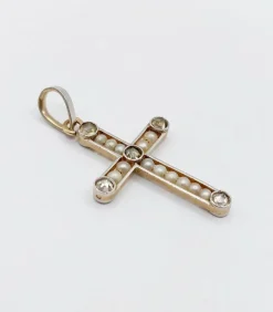 Pendentif croix Art Déco or, diamant taille ancienne, diamant taille roses et perles (circa 1920)