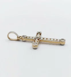 Pendentif croix Art Déco or, diamant taille ancienne, diamant taille roses et perles (circa 1920)
