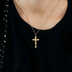Pendentif croix chaîne or jaune
