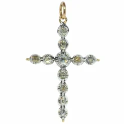 Pendentif croix en diamant avec diamants
