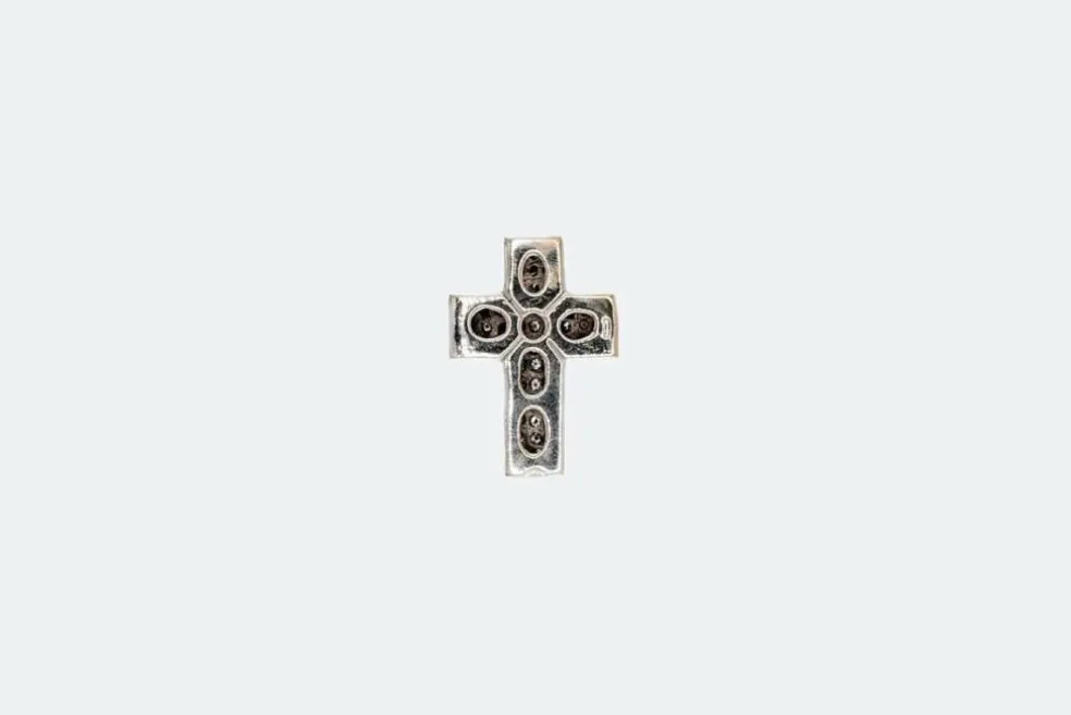 Pendentif croix en or blanc et diamants