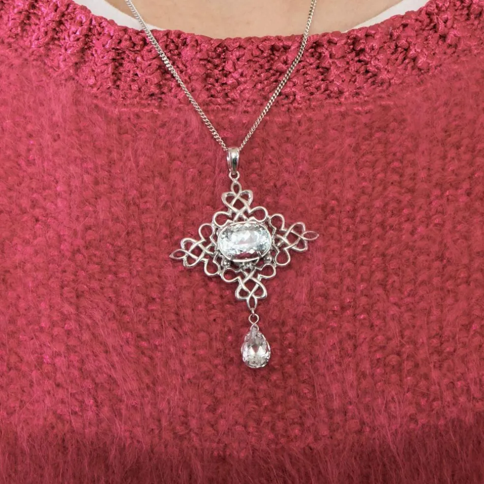 Pendentif Croix Rococo or blanc aigue-marine