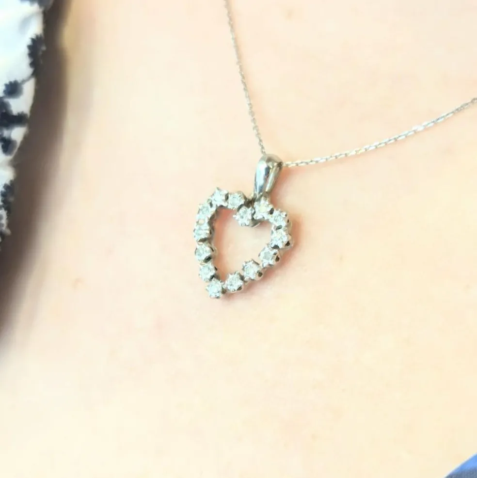 Pendentif cœur en or blanc et diamants