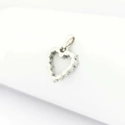 Pendentif cœur en or blanc et diamants