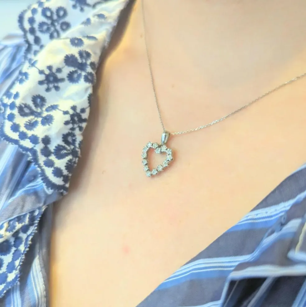Pendentif cœur en or blanc et diamants