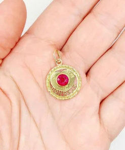 Pendentif d'amour antique or jaune "Je sème le bonheur", rubis synthétique (circa 1910)