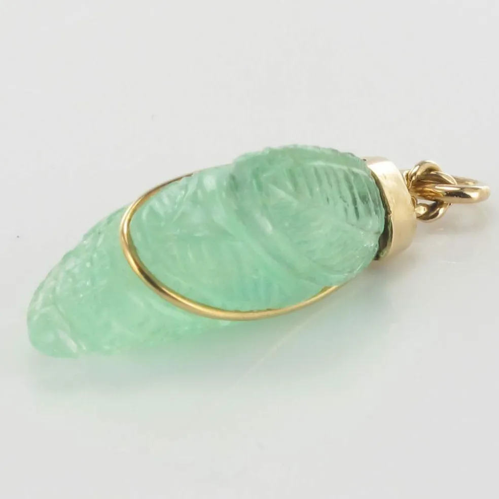 Pendentif Emeraude gravée Or