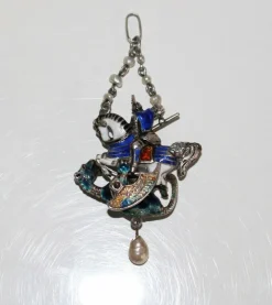 Pendentif en argent émaillé