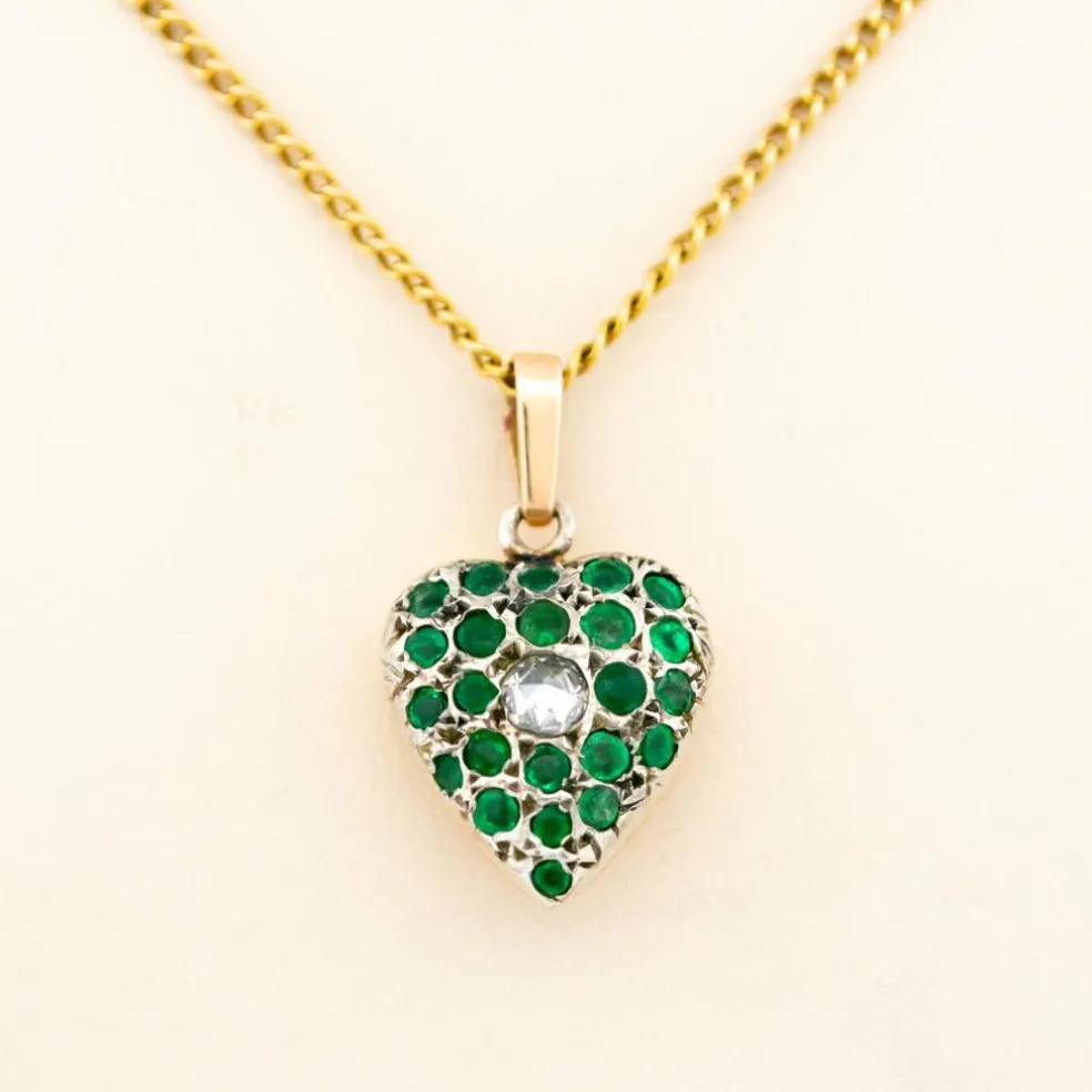 Pendentif en forme de cœur en or jaune 18 carats avec diamant et émeraude