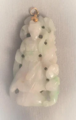 Pendentif en jade néphrite sculpté